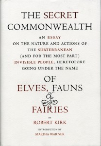 Le-Secret-Commonwealth-of-Elfes-Fauns-Faies-par-Robert-Kirk-NY-Edition-1-208x300