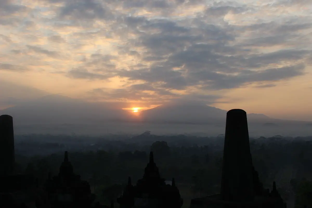 Borobudur, "imago mundi" and "stone book" of the dharma