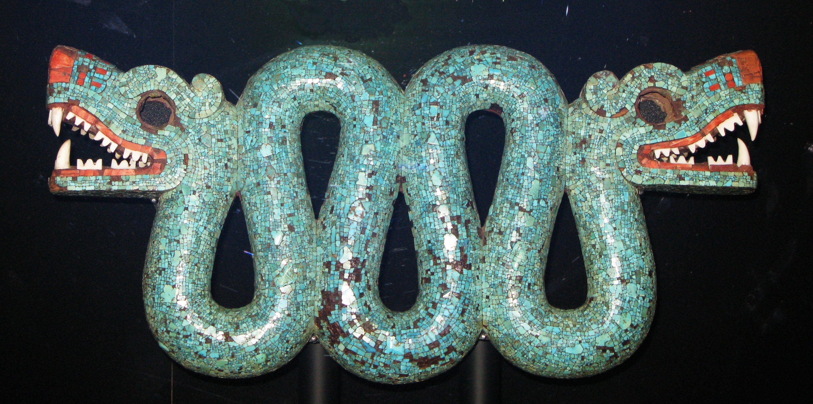 Double_headed_turquoise_serpentAztecbritish_museum