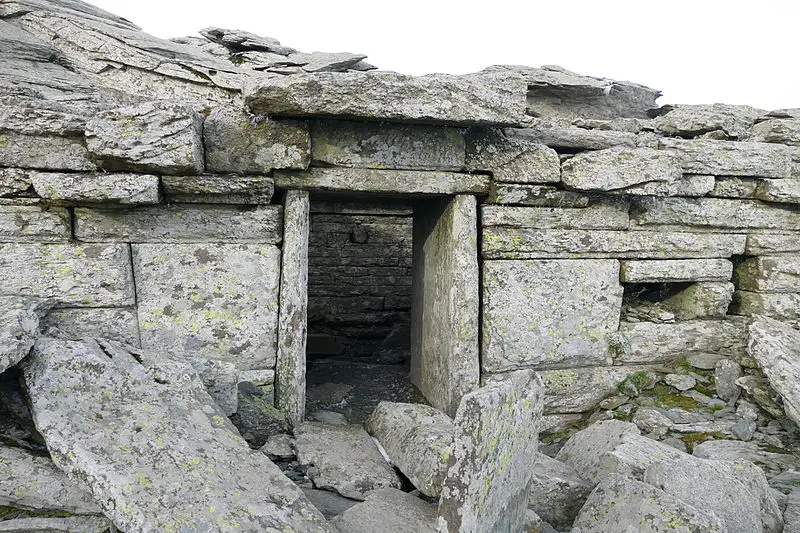 O Felino per se de Kann. Relevo à sudoeste do Novo Templo de Chavín