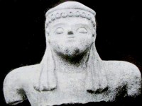 FOTO-3-Statuina-arcaica-raffigurante-Marica